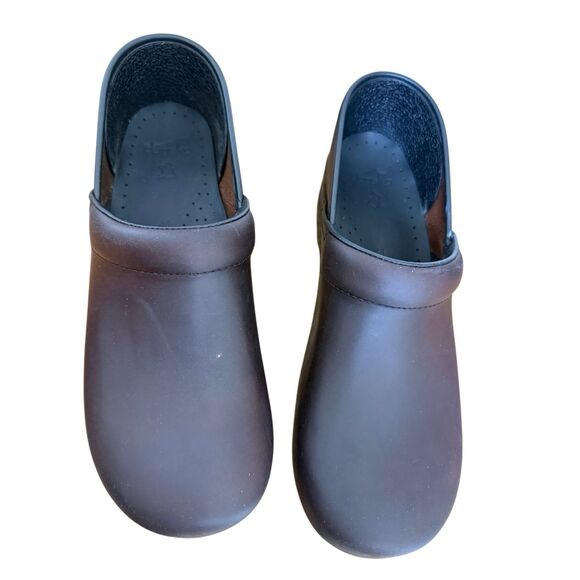 NEW Dansko Men’s Professional Clog in Antique Brown/Black Professional, Classic main image 9